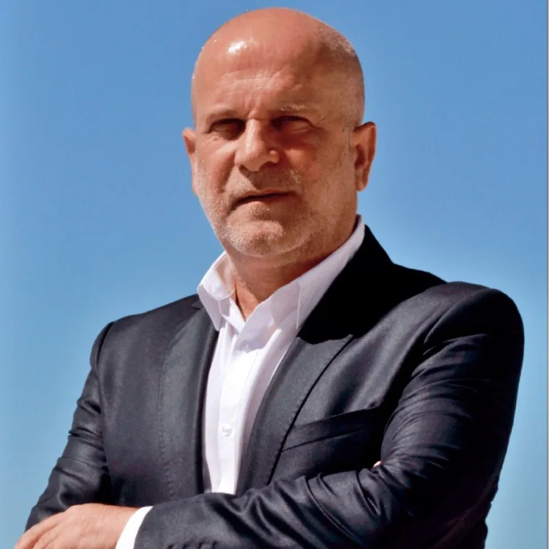V&iacute;tor Vasconcelos